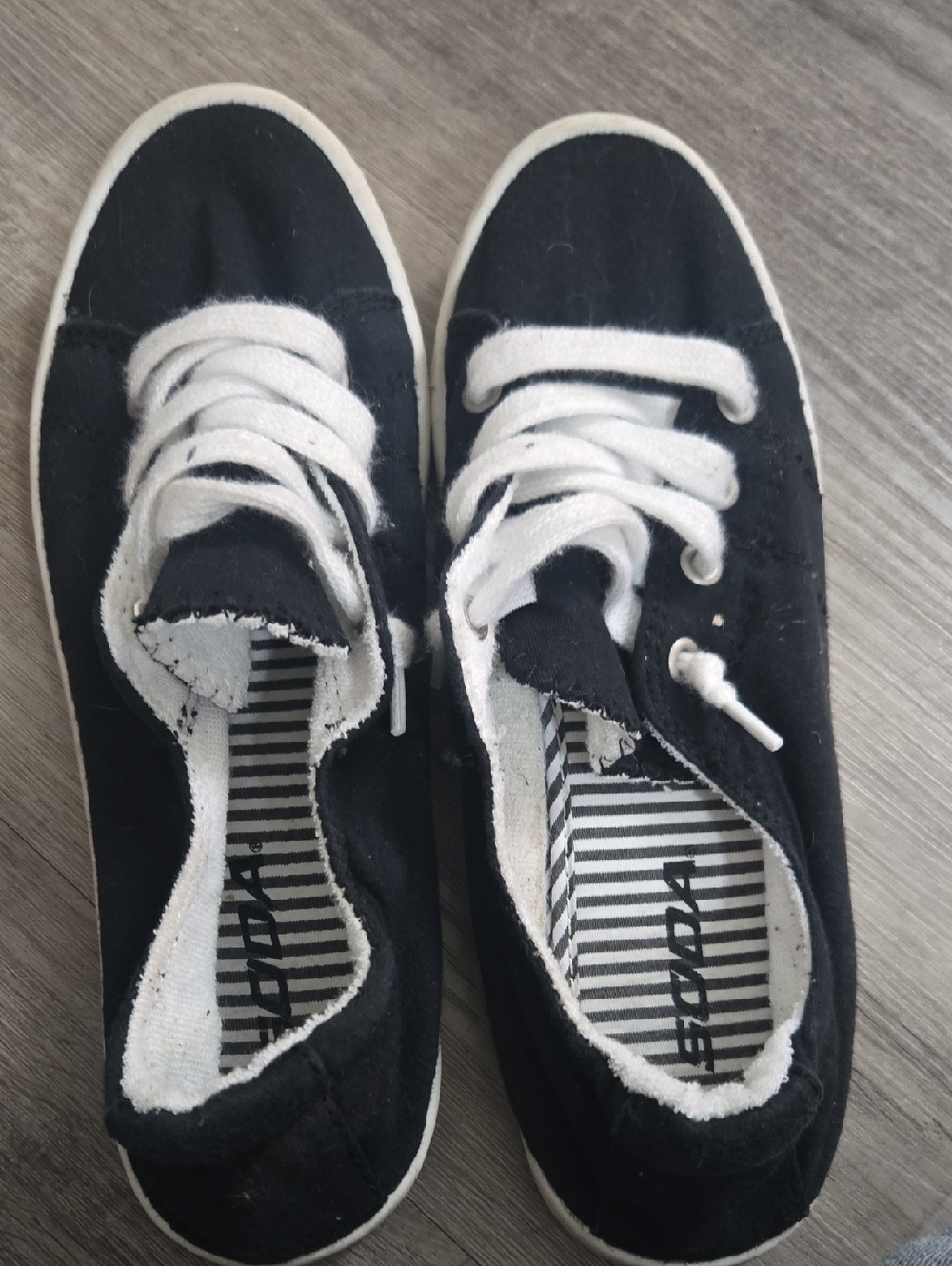 Soda Black and White Low-Top Sneakers